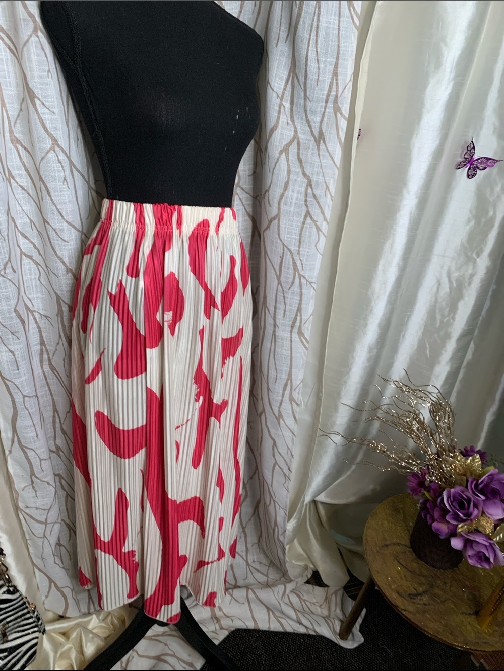 Pleated Pink and White Abstract Print Midi Skirt